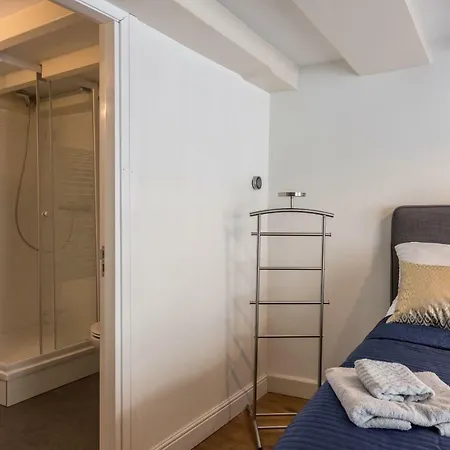 Dam Square Alojamento de Acomodação e Pequeno-almoço 3*