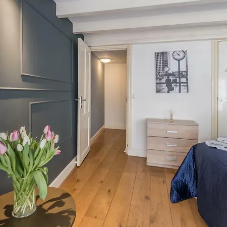 Dam Square Bed and Breakfast 3*